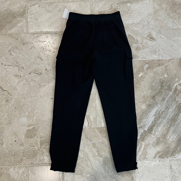 NWT Athleta Black Endless High Rise Cargo Pant (Size 0) - Picture 8 of 12